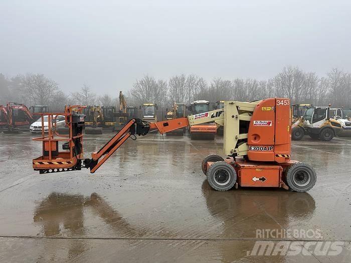 JLG E300AJP رافعات ومنصات أخرى