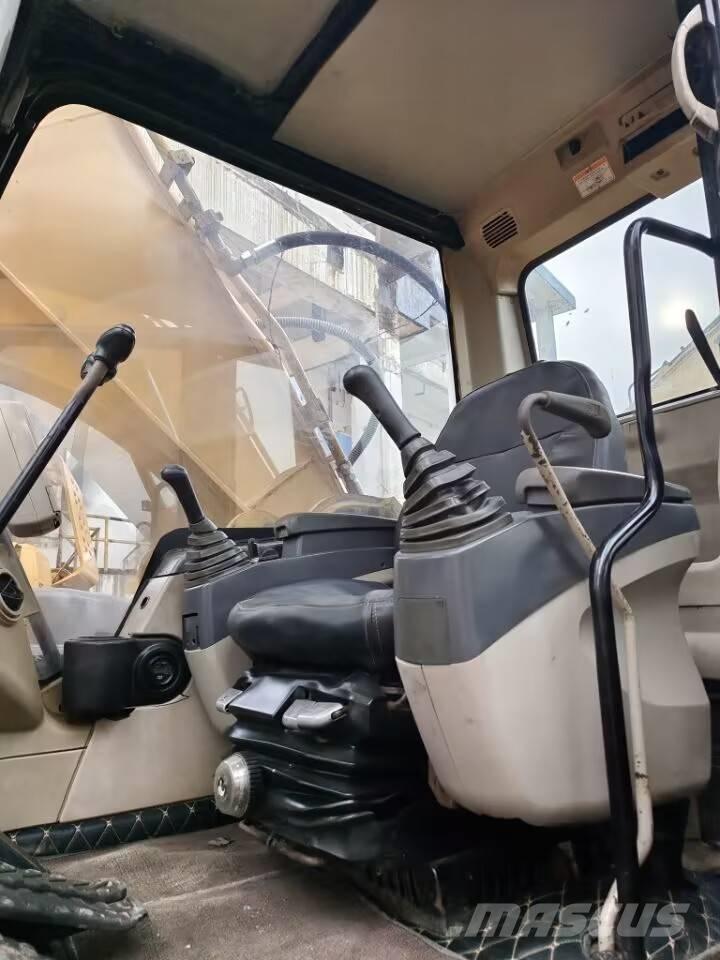 CAT 325C حفارات زحافة