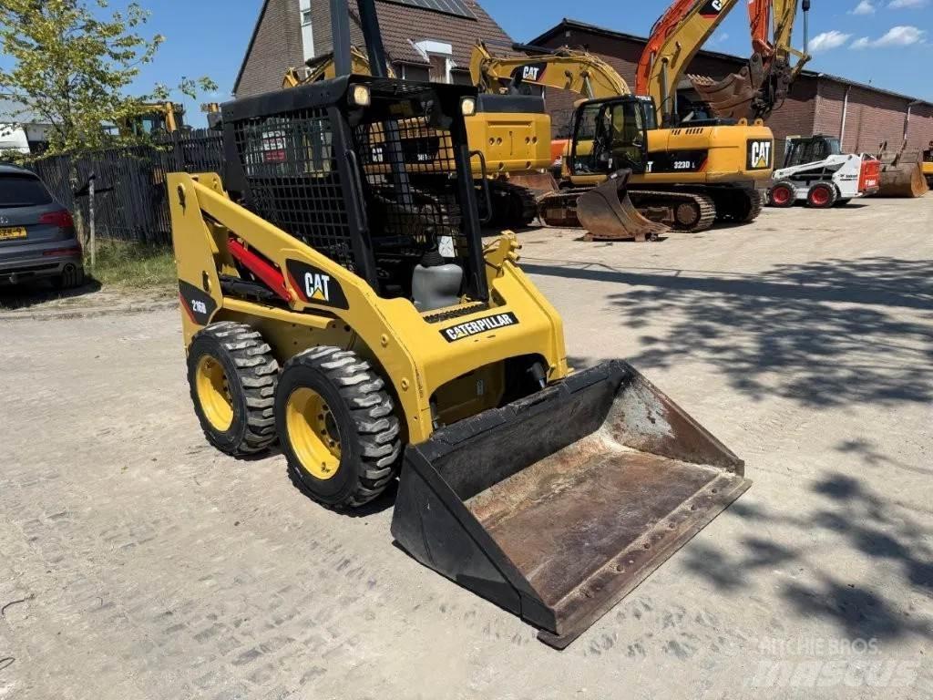 CAT 216B (226,S130) لوادر انزلاقية التوجيه