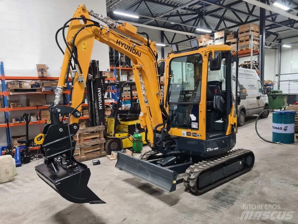 Hyundai R25-9AK حفارات صغيرة أقل من 7 طن (حفارات صغيرة)