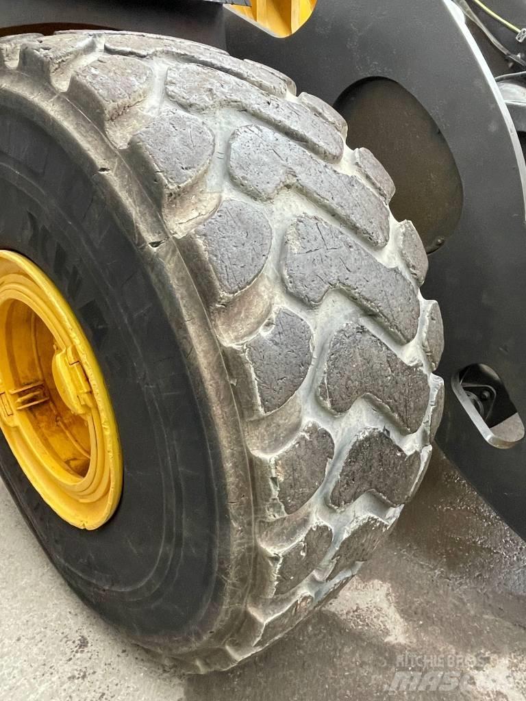 Volvo L 260 H لوادر بعجل