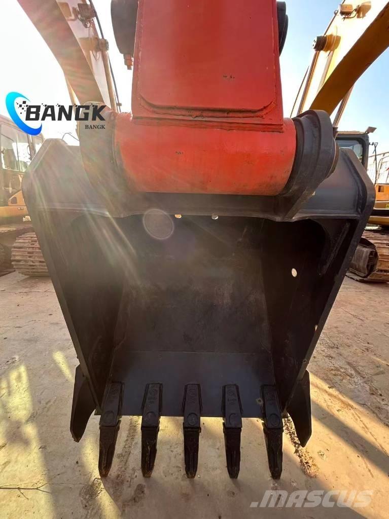 Hitachi ZX 240 حفارات زحافة