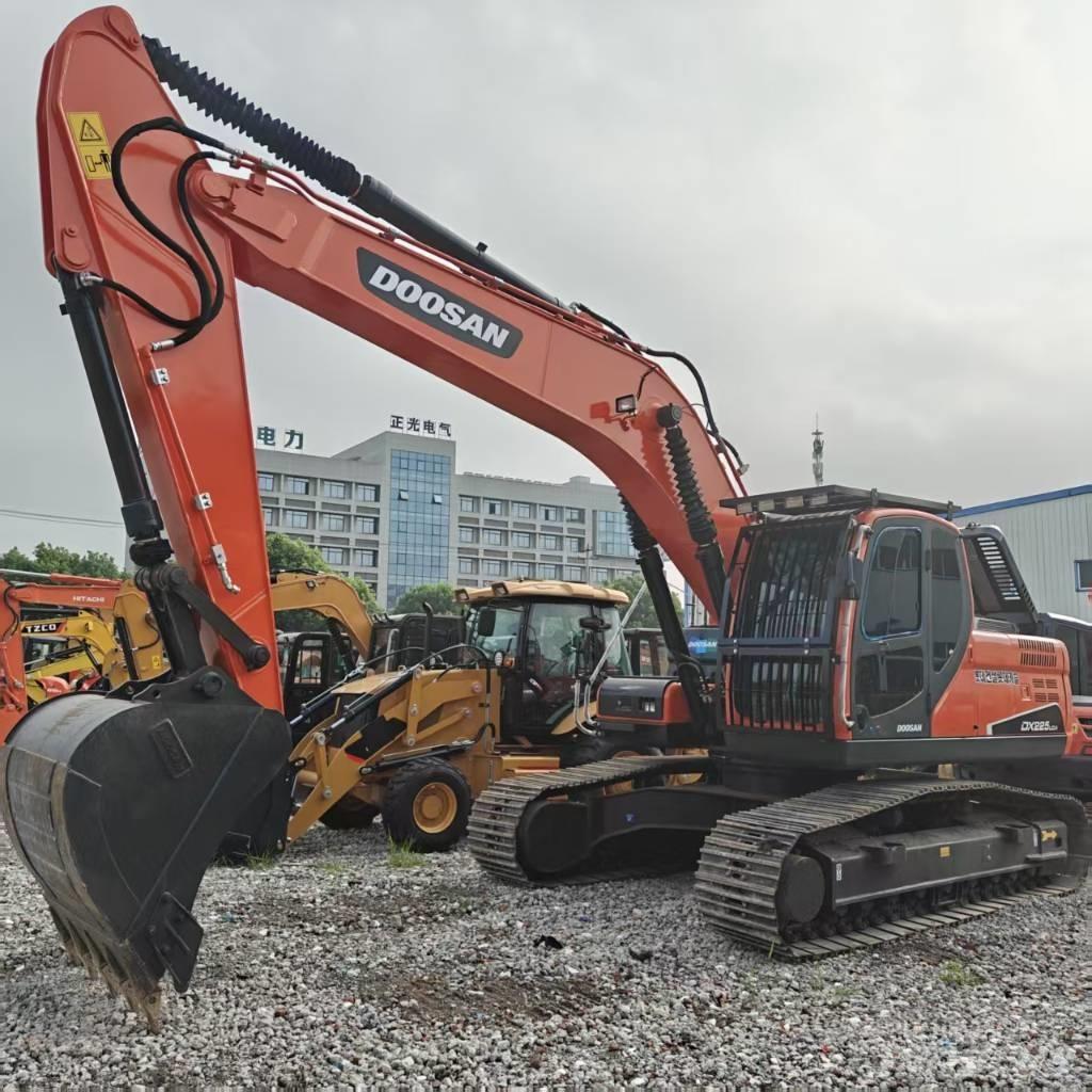 Doosan DX 225 LCA حفارات زحافة