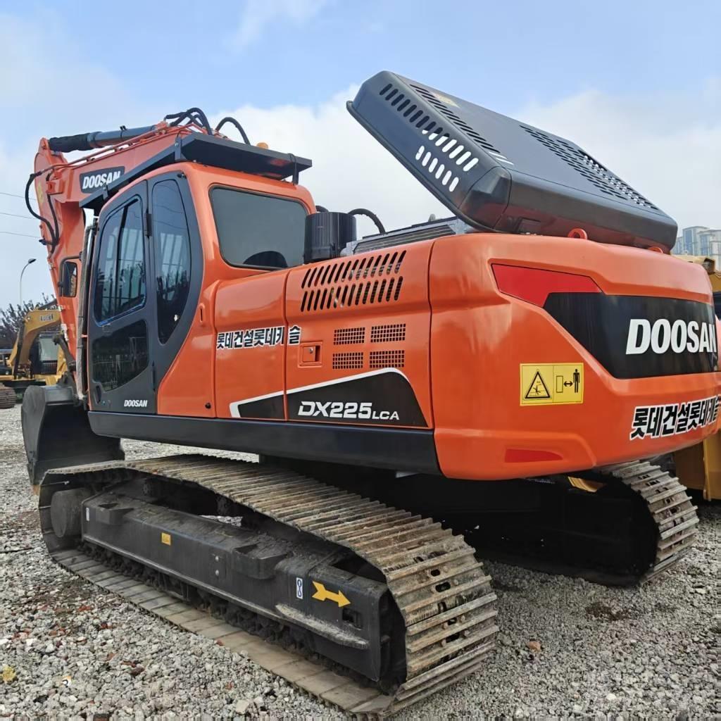 Doosan DX 225 LCA حفارات زحافة