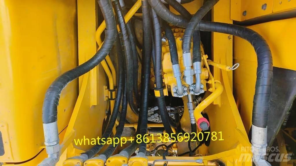 Komatsu PC 240-8 حفارات زحافة