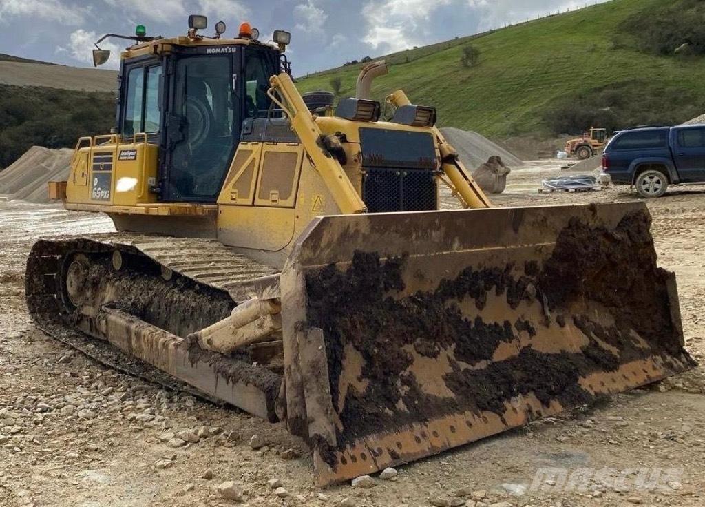 Komatsu DX65PXi-18 بلدوزرات مجنزرة