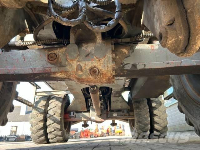 JCB JS 150 W حفارات بعجل