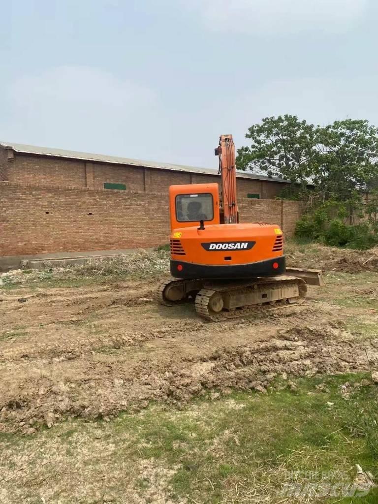 Doosan DX 80 حفارات وسط 7 طن - 12 طن