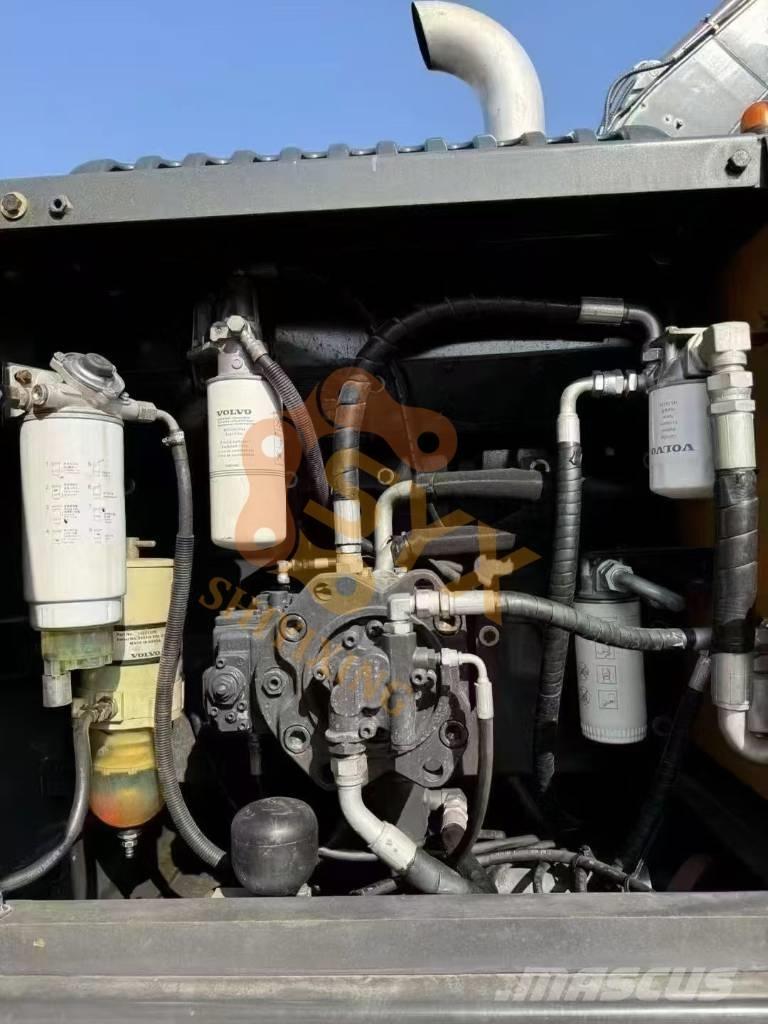 Volvo EC 240 D حفارات زحافة