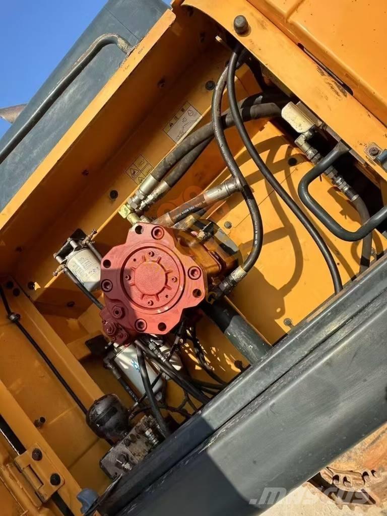 Hyundai Robex 520 VS حفارات زحافة