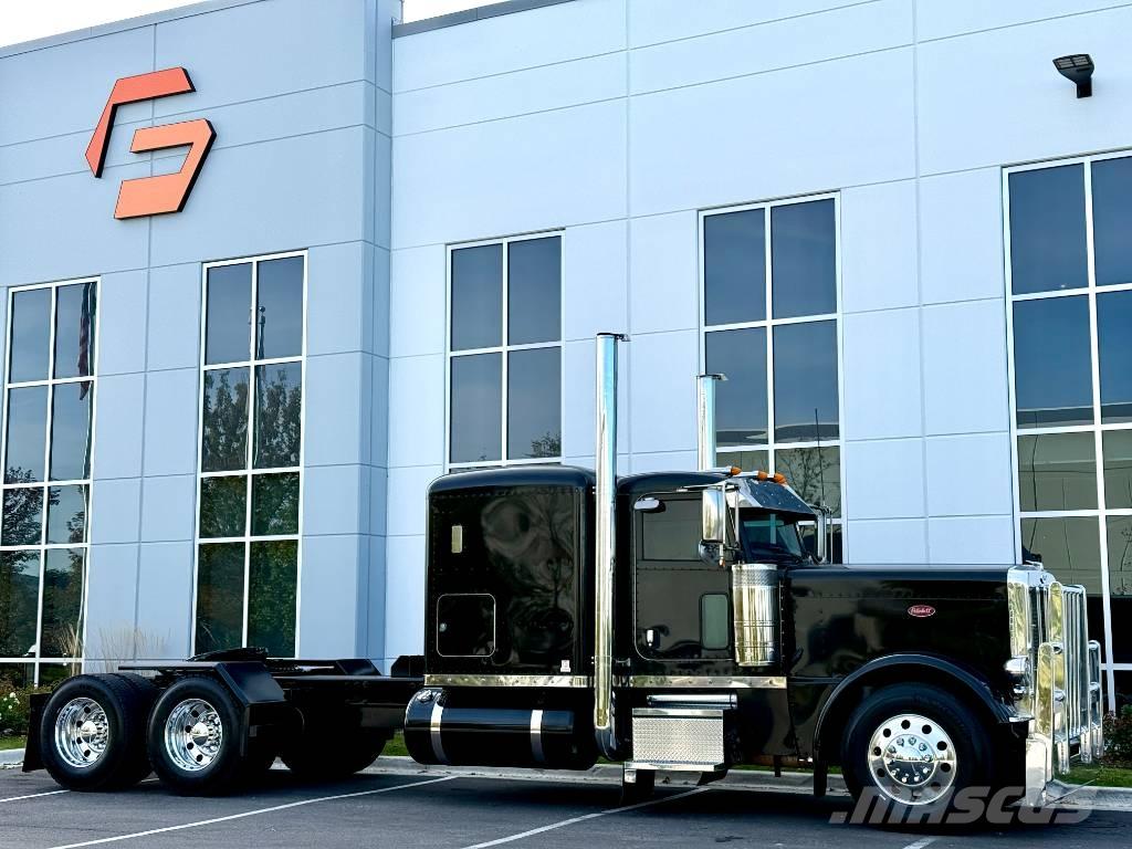 Peterbilt 389 PRIDE وحدات الجر