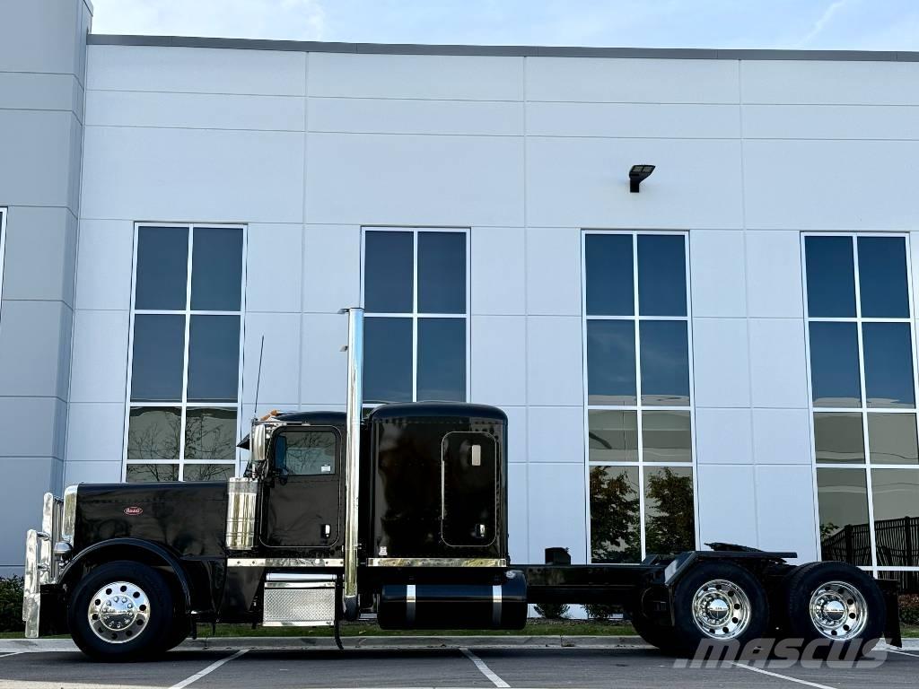 Peterbilt 389 PRIDE وحدات الجر