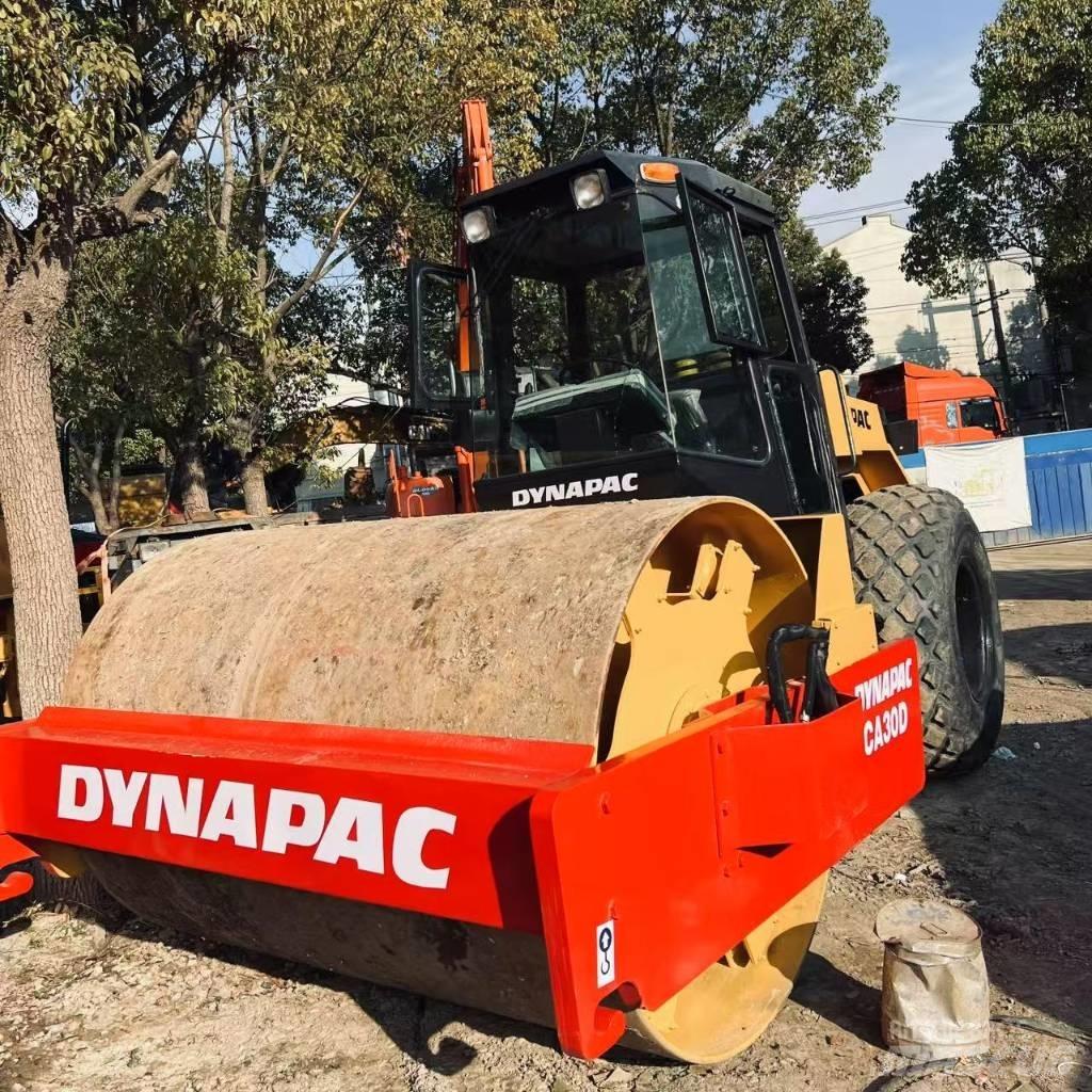 Dynapac CA 30 D مداحل أحادية الأسطوانة