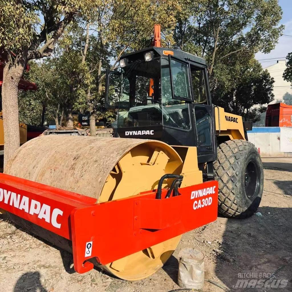 Dynapac CA 30 D مداحل أحادية الأسطوانة