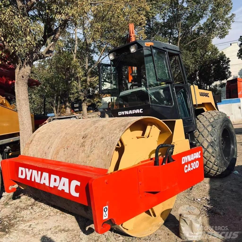 Dynapac CA 30 D مداحل أحادية الأسطوانة