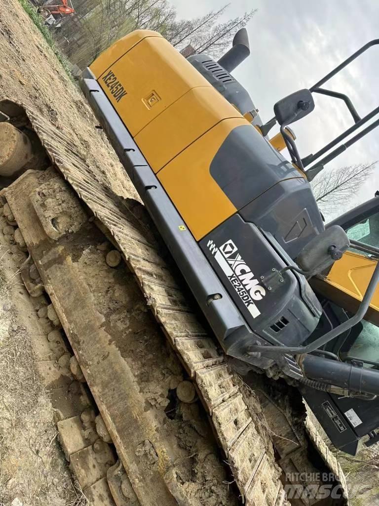 XCMG XE 245 DK حفارات زحافة