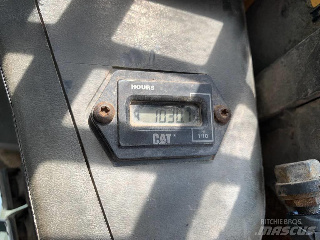 CAT 246 لوادر انزلاقية التوجيه