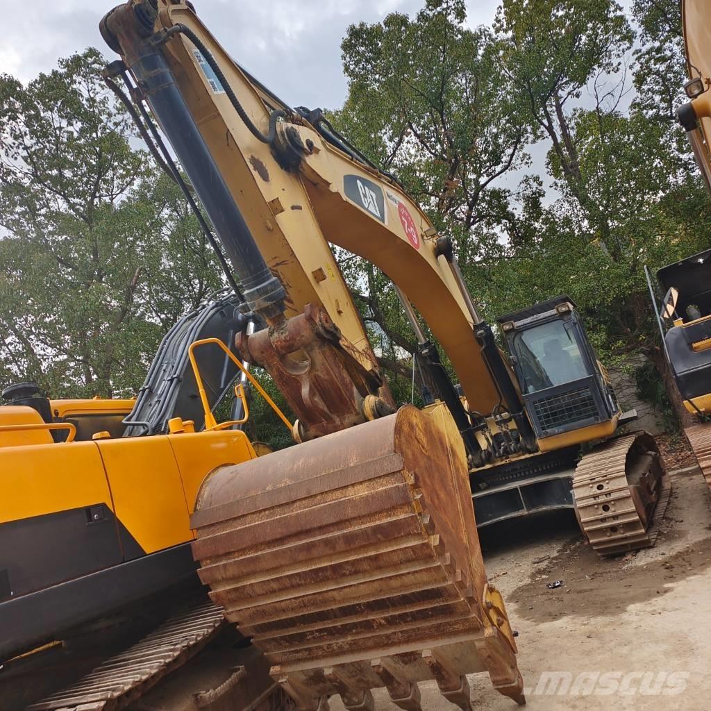 CAT 349 E حفارات زحافة