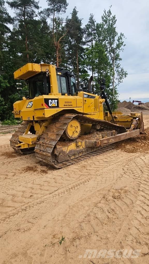 CAT D 6 T LGP بلدوزرات مجنزرة