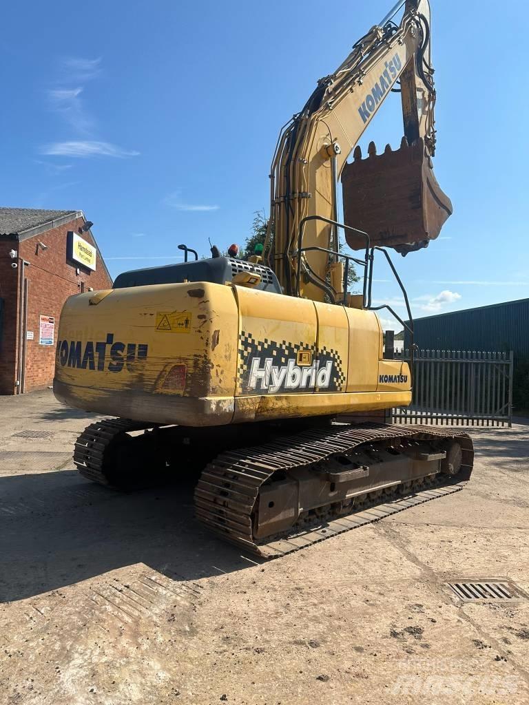 Komatsu HB 215 LC حفارات زحافة