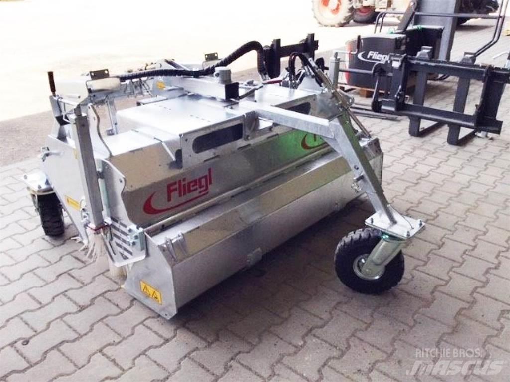 Fliegl Typ 500 كناسات