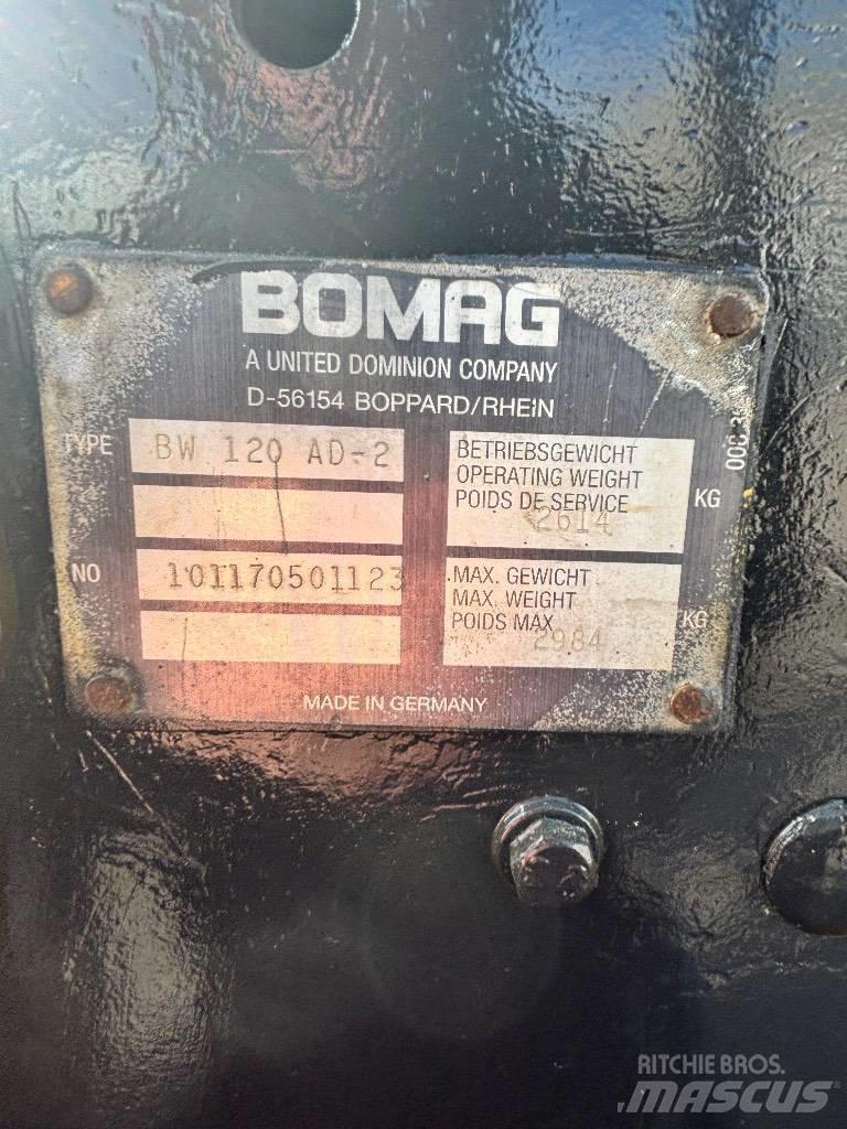 Bomag BW 120 AD-2 مداحل ثنائية الاسطوانة
