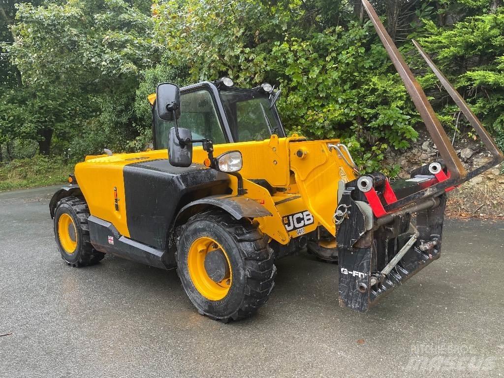 JCB 525-60 مناولات متداخلة