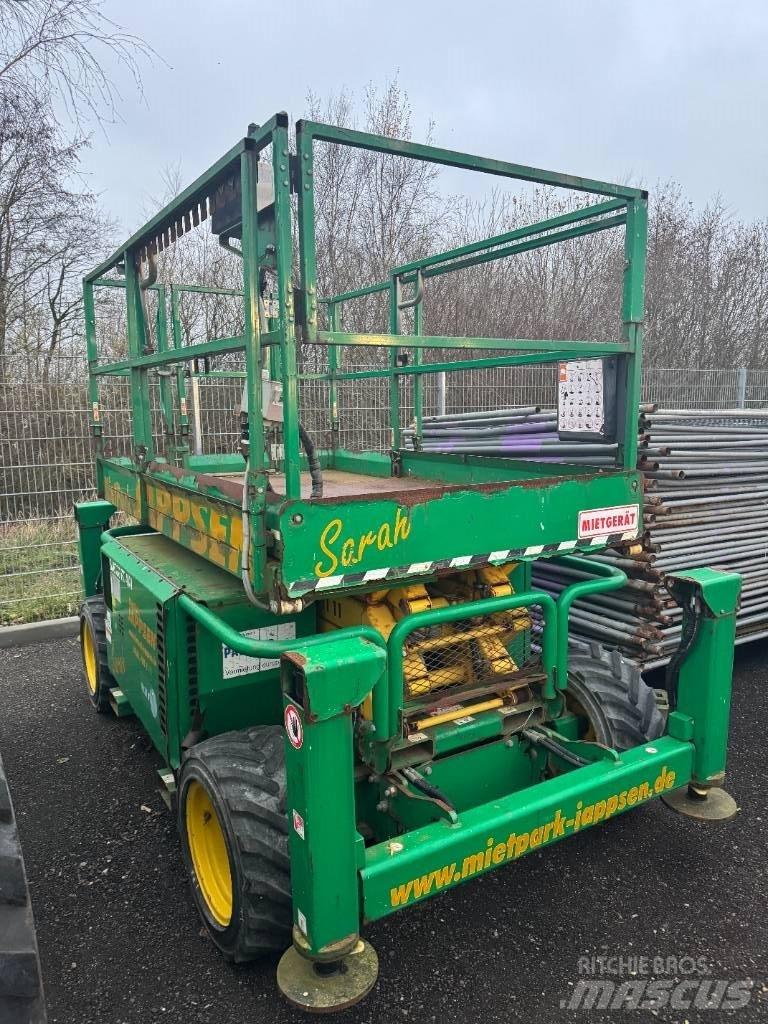 SkyJack SJ 6826 RT رافعات مقصية الشكل