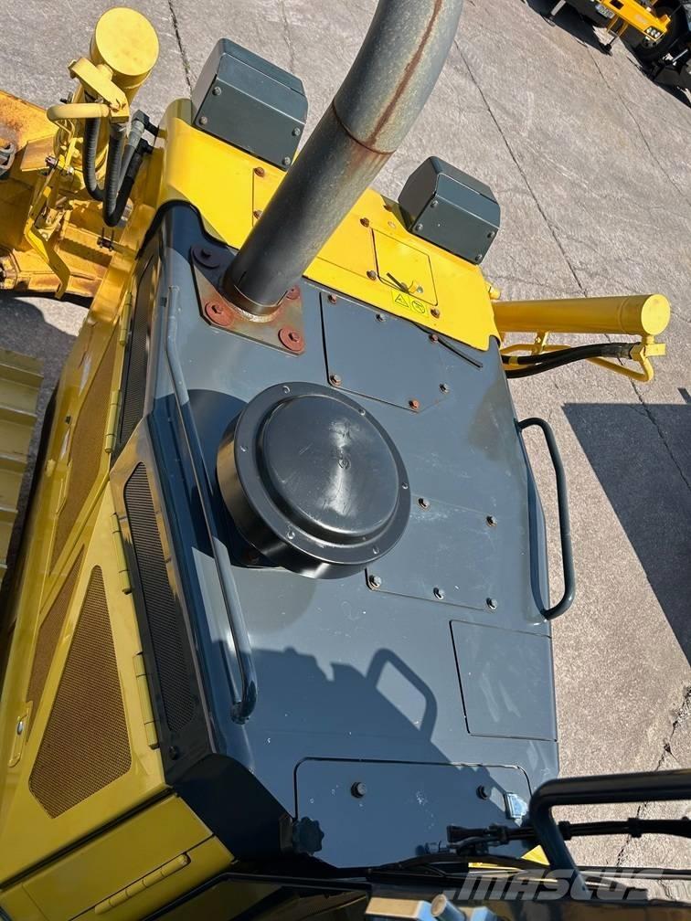 Komatsu D 65 PX-18 بلدوزرات مجنزرة