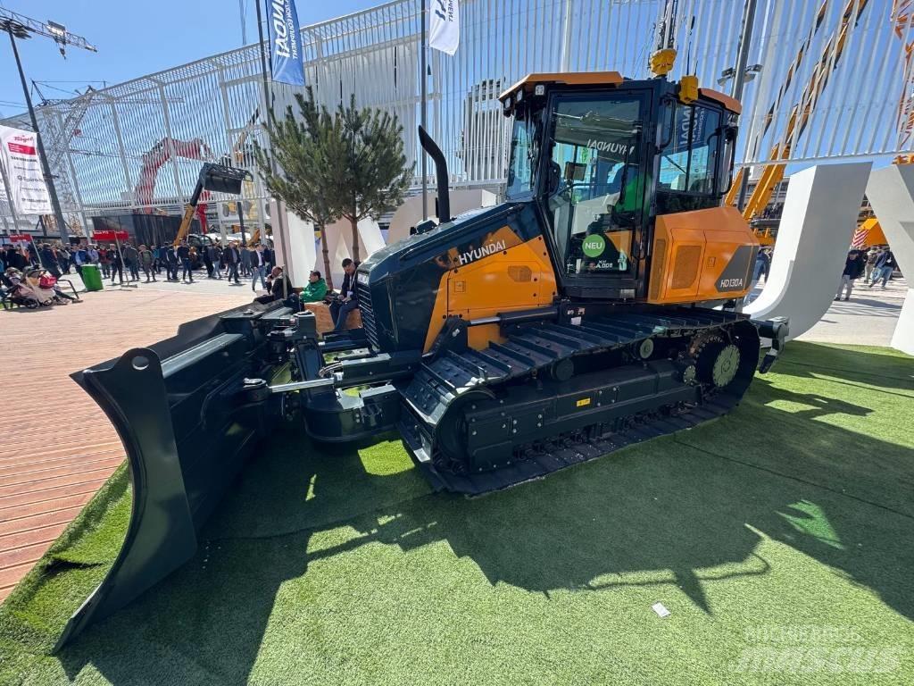 Hyundai HD 130 A بلدوزرات مجنزرة