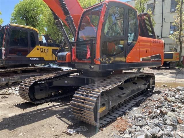 Doosan DX 225 LC حفارات زحافة