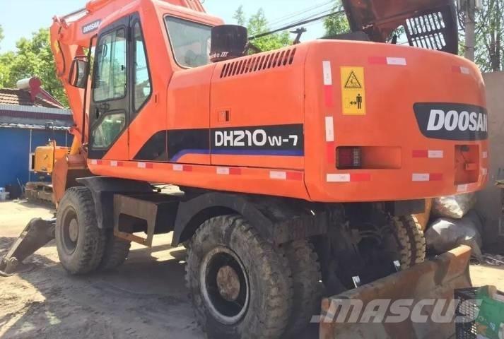 Doosan DH210W-7 حفارات بعجل