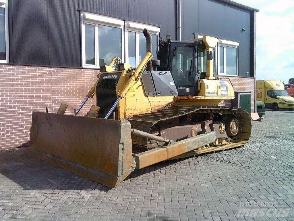 Komatsu D65PX-15 بلدوزرات مجنزرة
