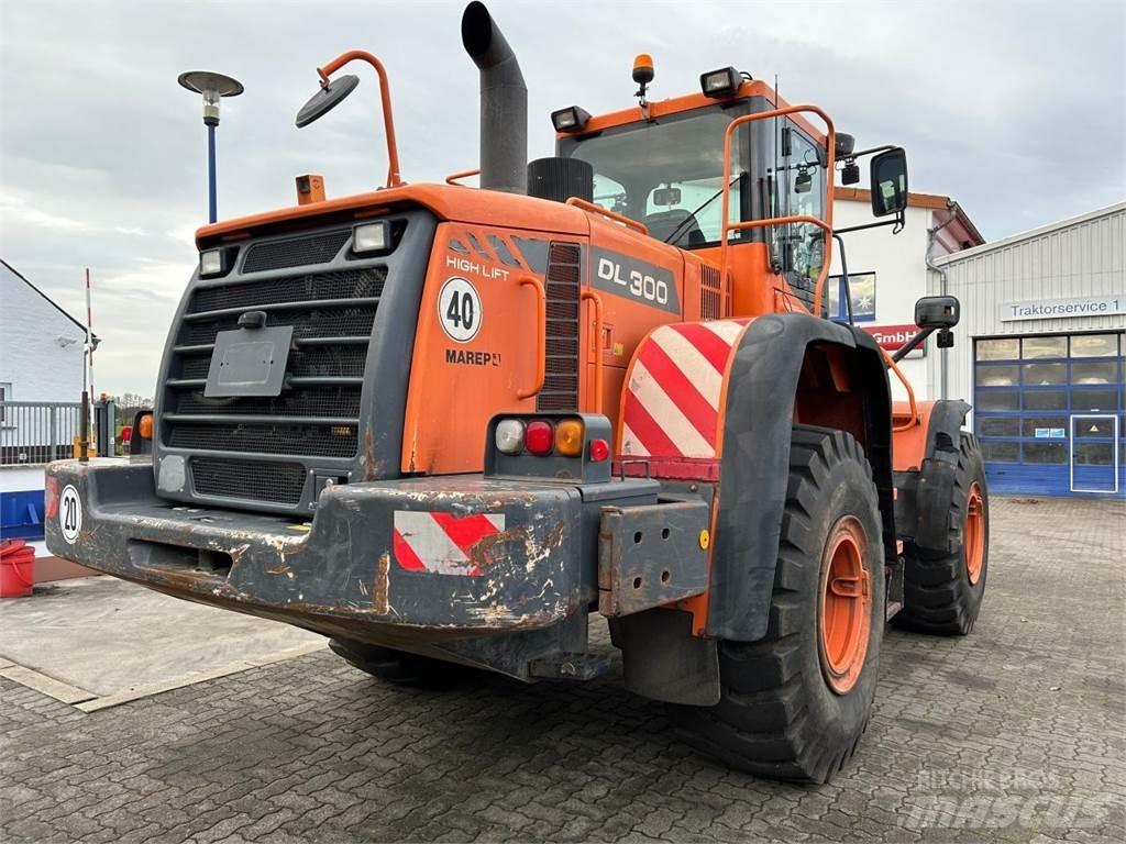 Doosan DL 300 لوادر بعجل