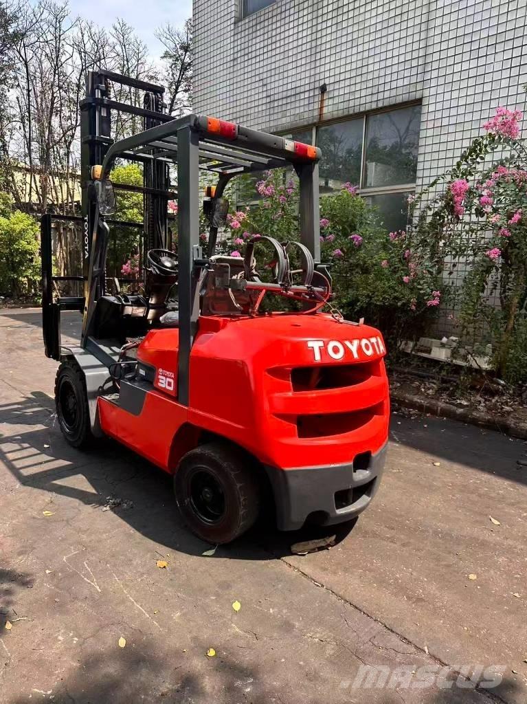 Toyota FD 30 شاحنات الديزل