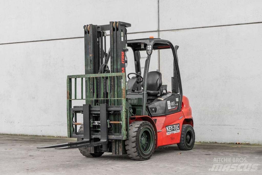 Manitou MI 35 D شاحنات الديزل