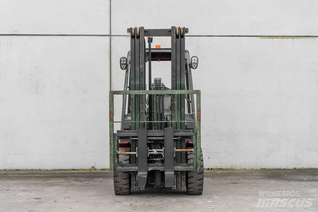Manitou MI 35 D شاحنات الديزل