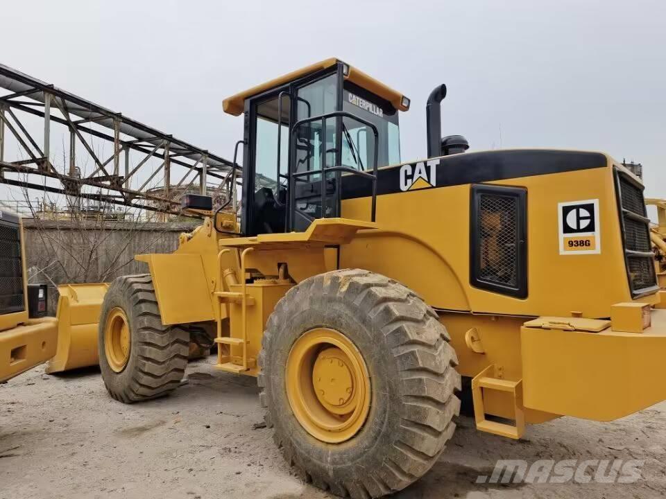 CAT 938 F لوادر بعجل