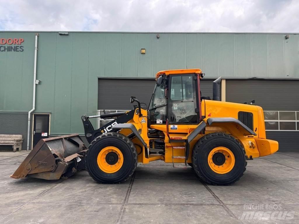 JCB 427 ZX لوادر بعجل