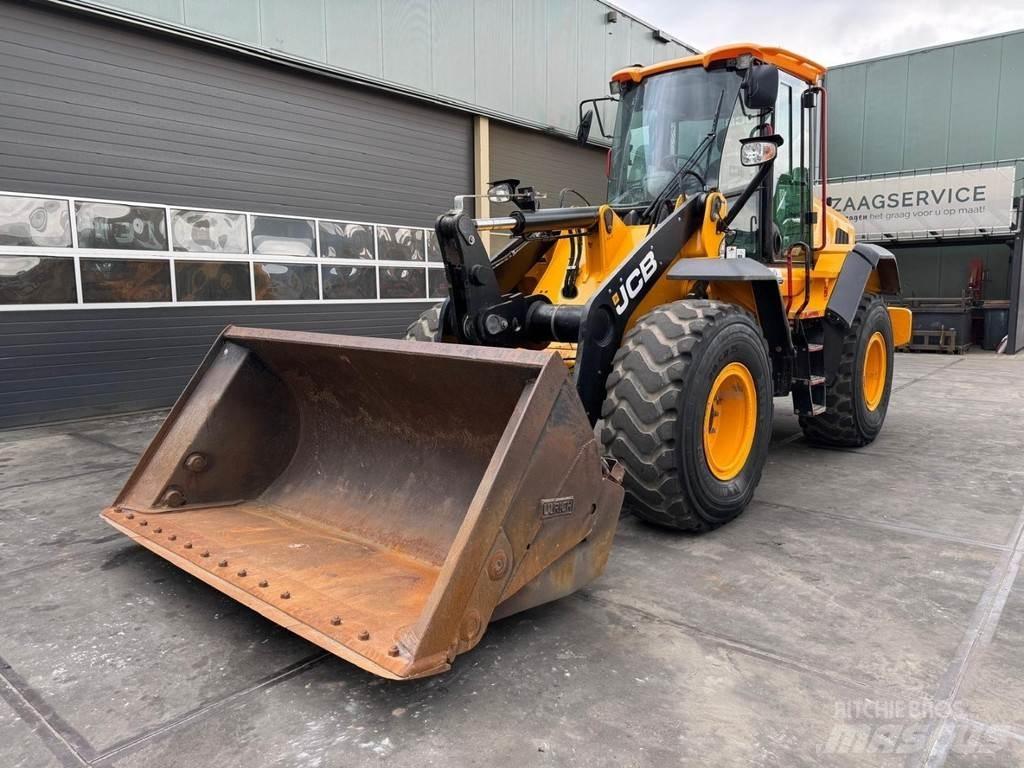JCB 427 ZX لوادر بعجل