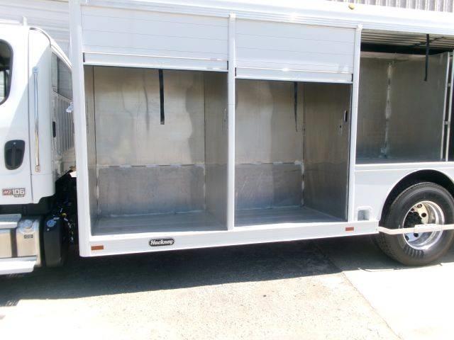 Freightliner M2 شاحنات نقل المشروبات