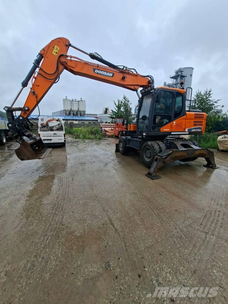 Doosan DX 170 W حفارات بعجل