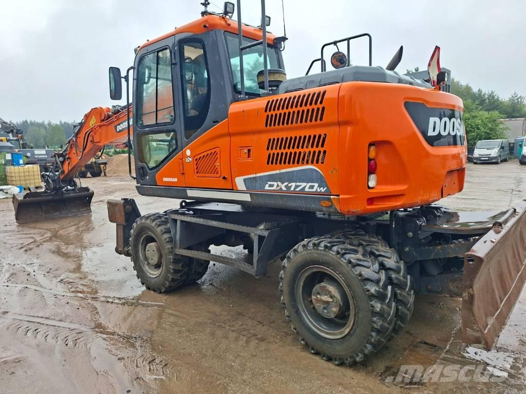 Doosan DX 170 W حفارات بعجل