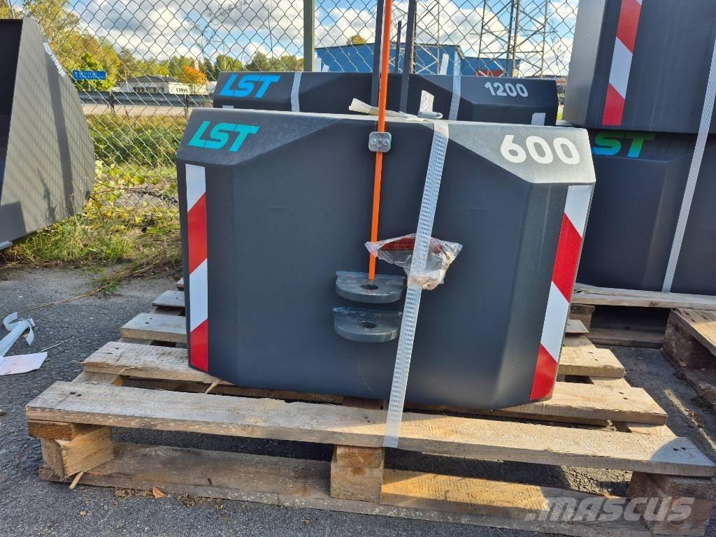 LST Frontvikt 600kg ماكينات زراعية أخرى
