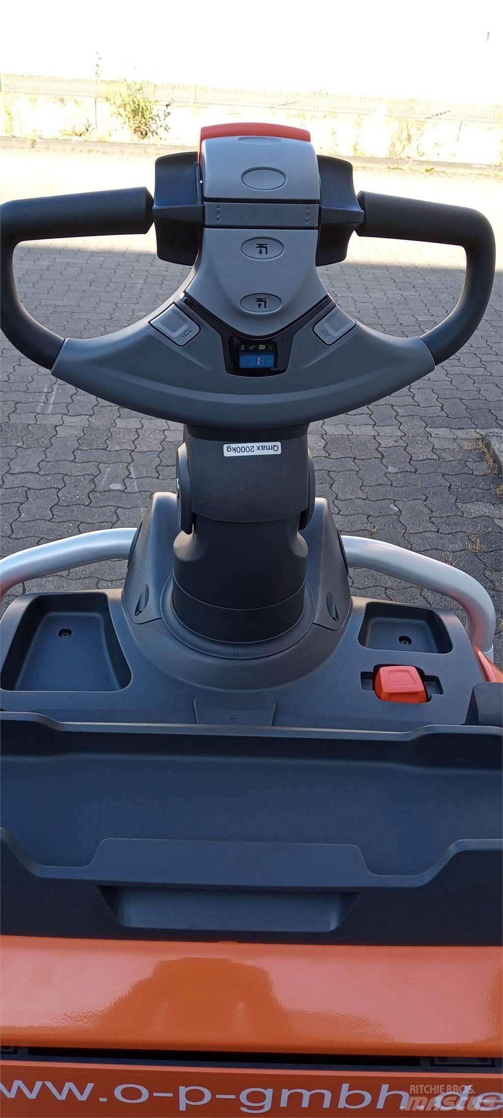 Toyota LPE200 معدات الرفع منخفض المستوى