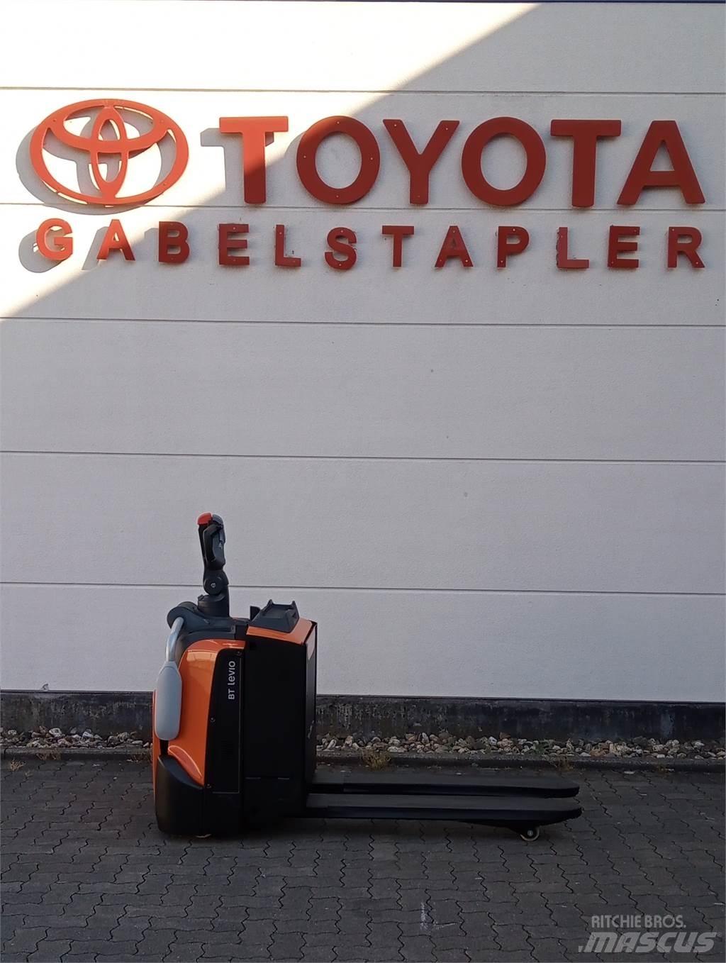 Toyota LPE200 معدات الرفع منخفض المستوى