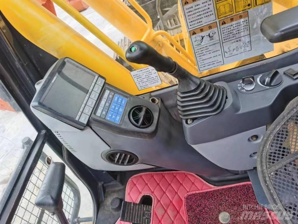 Komatsu PC 200-8 حفارات زحافة