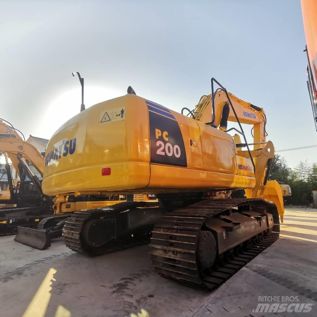 Komatsu PC 200-8 حفارات زحافة