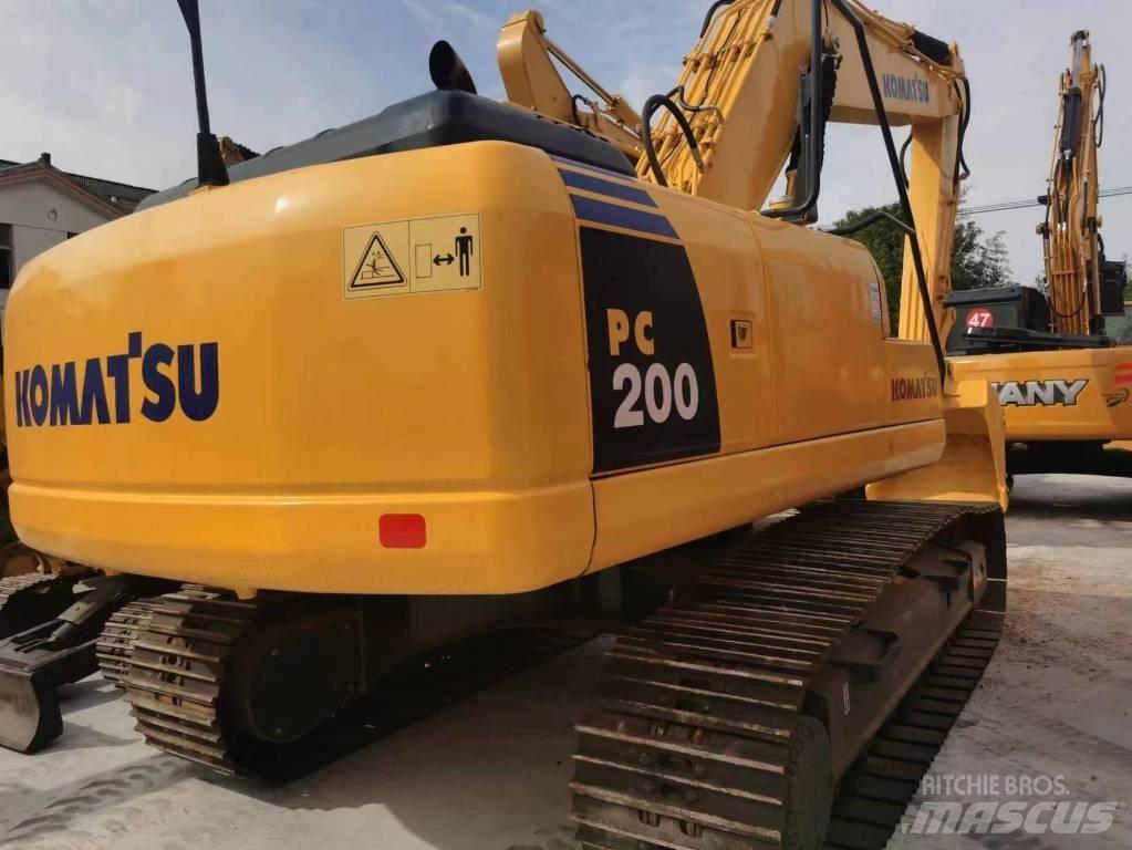 Komatsu PC 200-8 حفارات زحافة