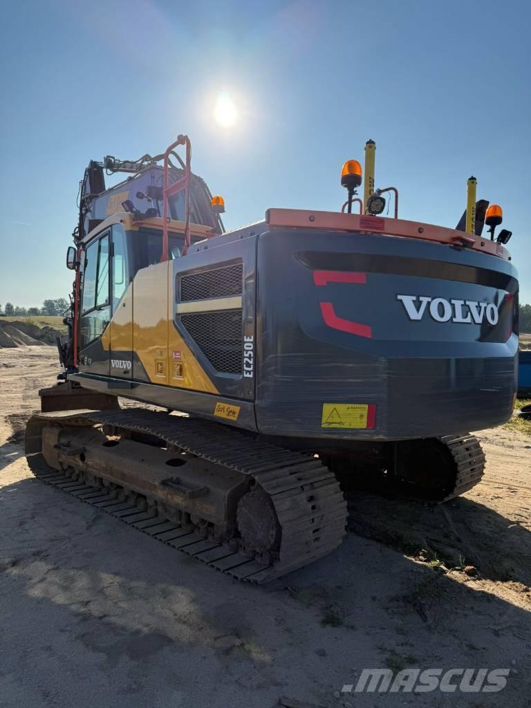 Volvo EC 250 EL حفارات زحافة